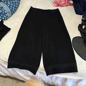 Elie Tahari black crepe capris